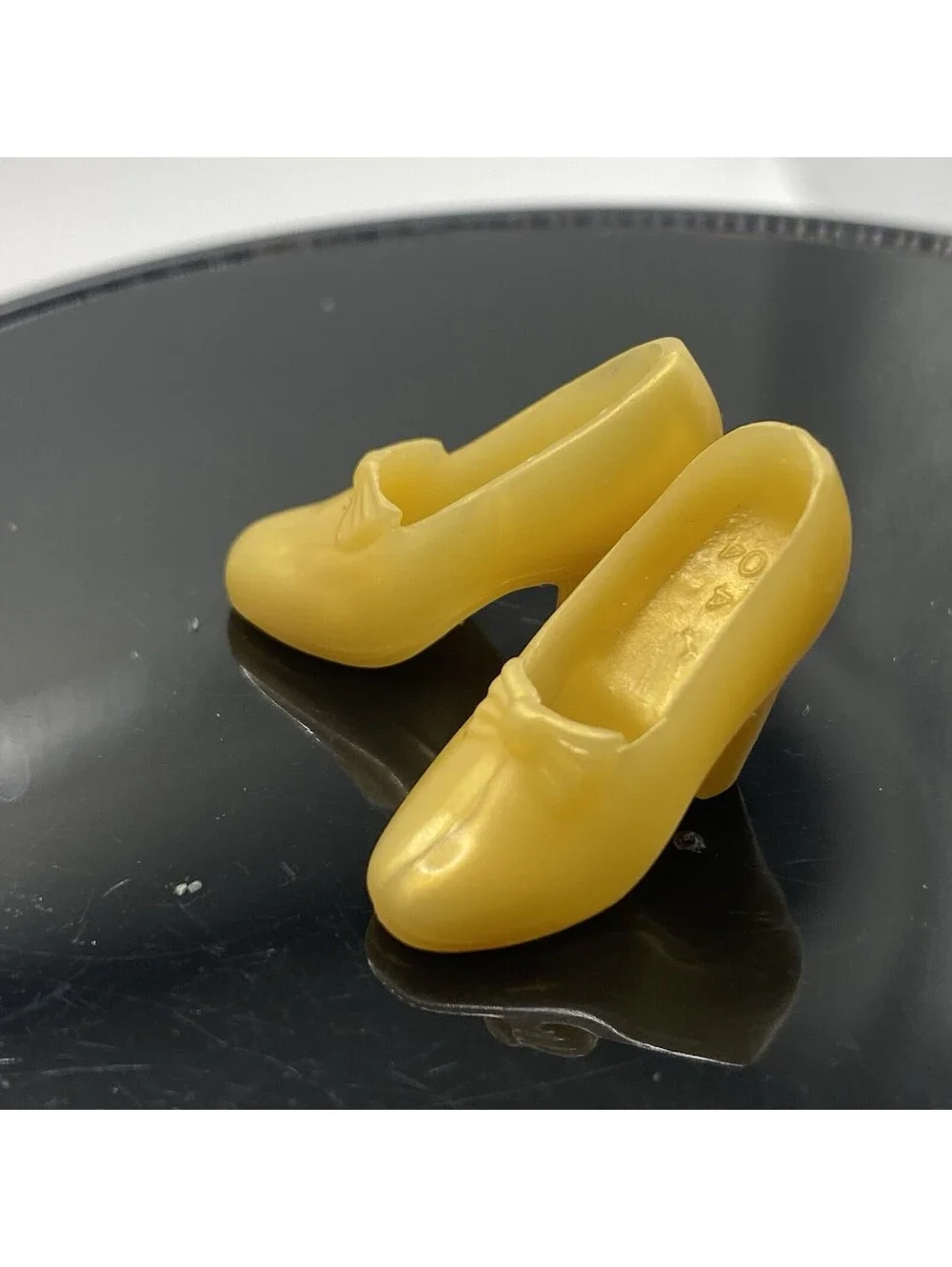 Barbie Doll Gold Bow Heels Pumps Shoes Pair B1